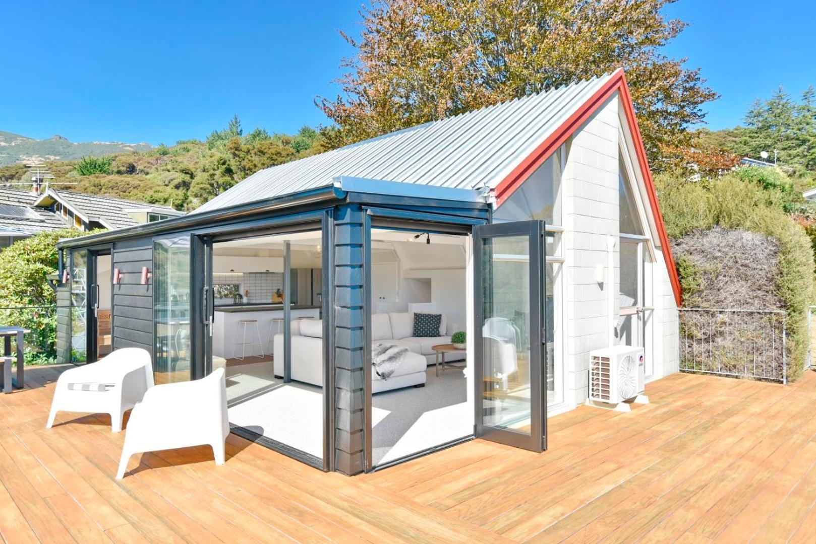 Akaroa Harbour View - Christchurch Holiday Homes ภายนอก รูปภาพ