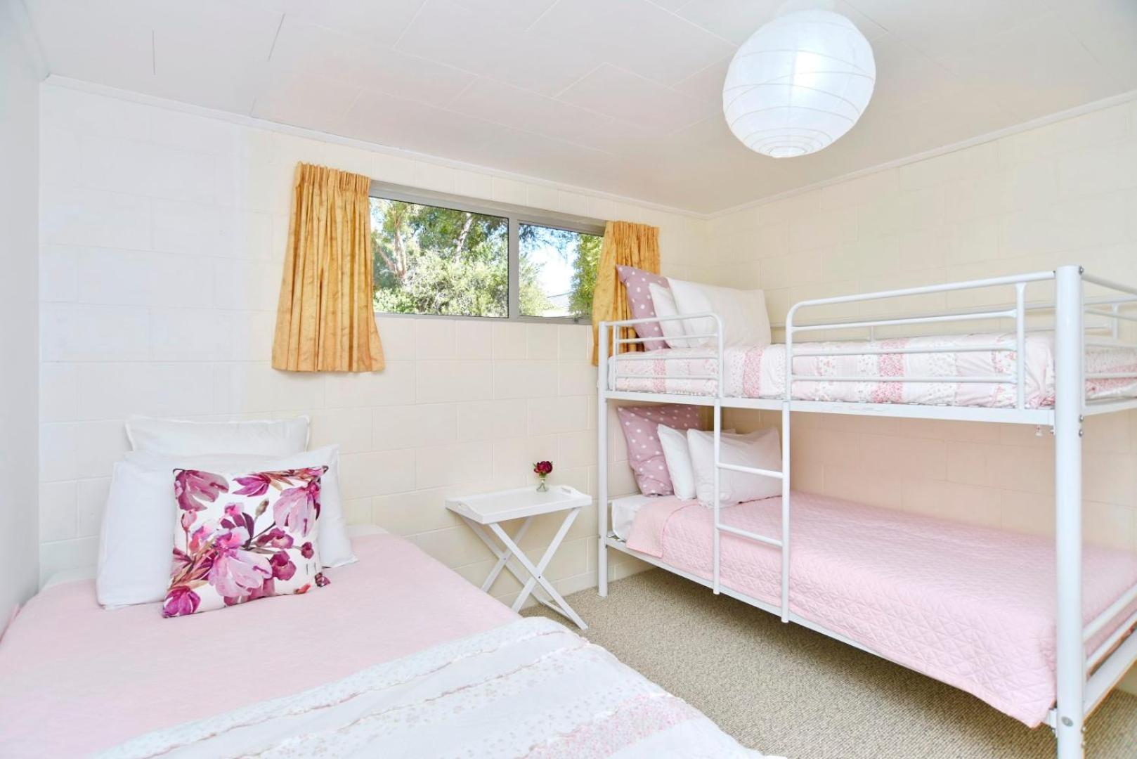 Akaroa Harbour View - Christchurch Holiday Homes ภายนอก รูปภาพ