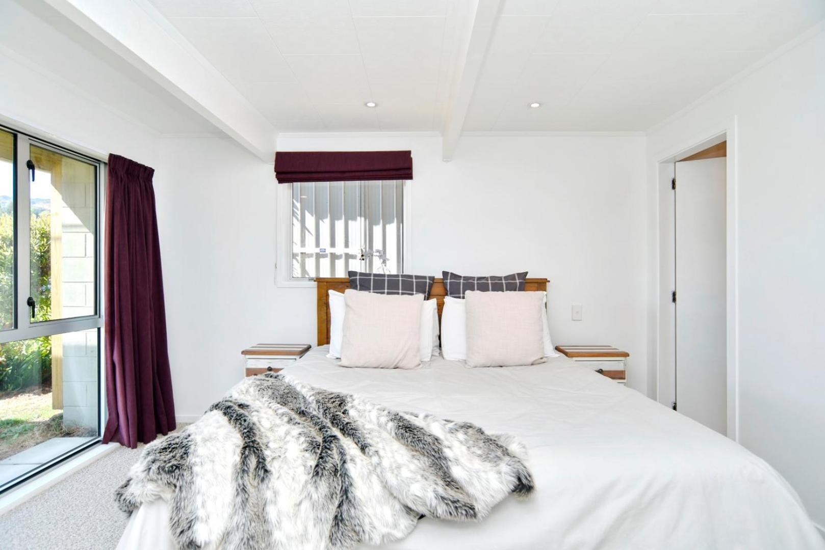 Akaroa Harbour View - Christchurch Holiday Homes ภายนอก รูปภาพ