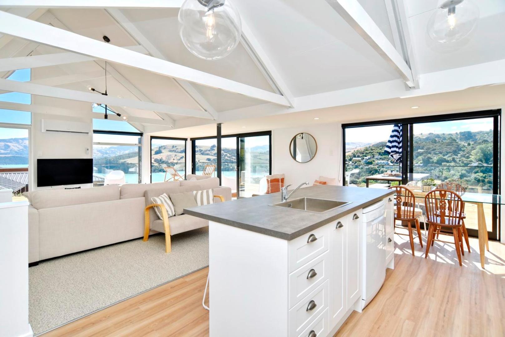 Akaroa Harbour View - Christchurch Holiday Homes ภายนอก รูปภาพ