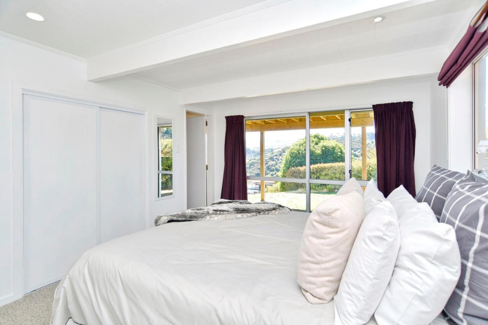 Akaroa Harbour View - Christchurch Holiday Homes ภายนอก รูปภาพ